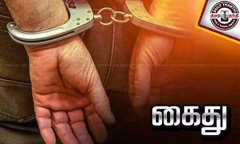 ரூ.1 கோடி செம்மரக்கட்டைகள் சிக்கியது - 4 பேர் கைது