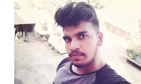 மோட்டார் சைக்கிள் விபத்தில் வாலிபர் பலி