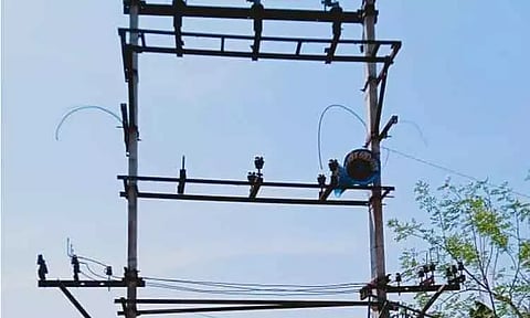 டிரான்ஸ்பார்மர் அமைத்து மும்முனை மின்சாரம் வழங்க வேண்டும்