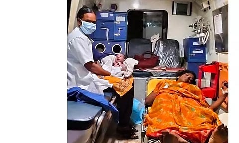 108 ஆம்புலன்சில் பெண்ணுக்கு குழந்தை பிறந்தது