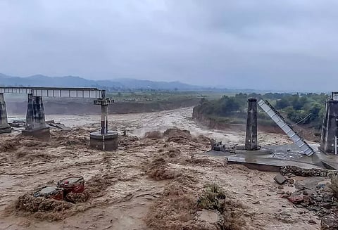 இமாசல பிரதேசத்தில் மேகவெடிப்பு: கனமழை, நிலச்சரிவில் சிக்கி 22 பேர் சாவு; 6 பேர் மாயம்