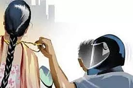 வீட்டில் டி.வி. பார்த்துக்கொண்டிருந்த பண்ணிடம் மிளகாய்பொடியை தூவி 7 பவுன் நகையை பறித்து சென்ற முகமூடி கொள்ளையன்- அந்தியூர் அருகே பரபரப்பு