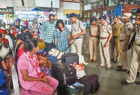 மும்பைக்கு பயங்கரவாத அச்சுறுத்தல்: பாதுகாப்பு அதிகரிப்பு