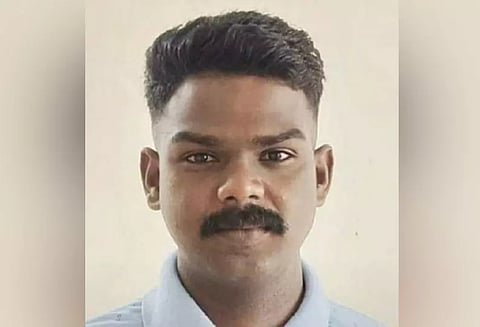 போலீஸ்காரர் தூக்குப்போட்டு தற்கொலை.. காரணம் என்ன? போலீஸ் விசாரணை