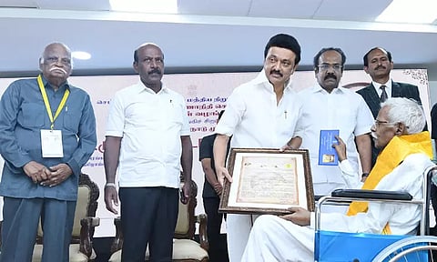 3 பேருக்கு கலைஞர் கருணாநிதி செம்மொழி தமிழ் விருது வழங்கி கௌரவித்த முதல்-அமைச்சர் மு.க.ஸ்டாலின்
