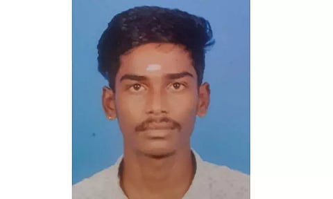 வேளாங்கண்ணிக்கு பாதயாத்திரை சென்ற கல்லூரி மாணவர் சரமாரியாக வெட்டிக்கொலை மரக்காணம் அருகே பயங்கரம்