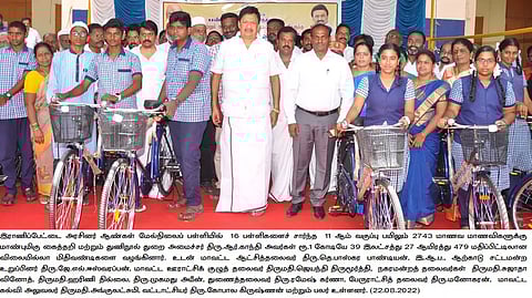 11,130 மாணவ, மாணவிகளுக்கு இலவச சைக்கிள்கள்அமைச்சர் காந்தி வழங்கினார்