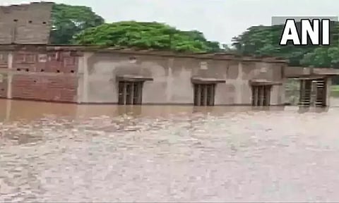 ஒடிசாவில் வெள்ளப்பெருக்கால் ஆயிரக்கணக்கான மக்கள் பாதிப்பு