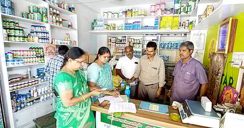 உரக்கடைகளில் அதிகாரி ஆய்வு