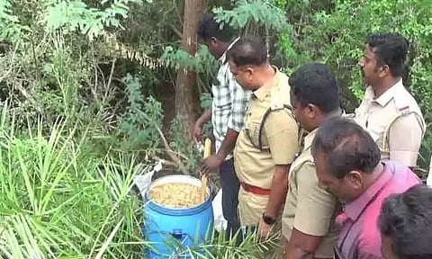 75 லிட்டர் சாராயம் பறிமுதல்