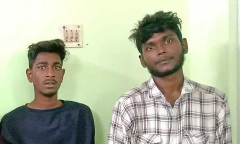 கடலூர் அருகே கோவிலில் திருட முயன்ற 4 பேரை மடக்கி பிடித்த பொதுமக்கள் வேளாங்கண்ணிக்கு பாதயாத்திரையாக சென்றபோது கைவரிசை