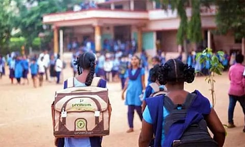 சென்னை உள்ளிட்ட 4 மாவட்டங்களில் ஆகஸ்ட் 27-ந் தேதி பள்ளிகள் செயல்படும் - தமிழக அரசு அறிவிப்பு