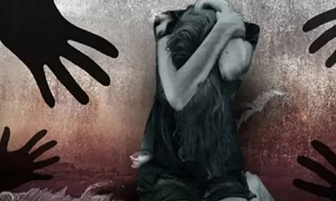 அருப்புக்கோட்டை அருகே பெண்ணை காரில் கடத்தி கூட்டு பாலியல் வன்கொடுமை - 2 சிறுவர்கள் உள்பட 5 பேர் கைது