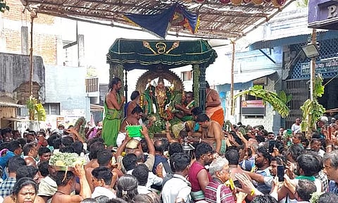 திருச்செந்தூர் கோவில் ஆவணித் திருவிழா - சுவாமி சண்முகர் பச்சை சாத்தி கோலத்தில் வீதிஉலா