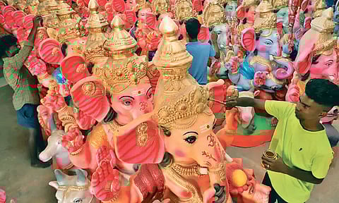 விநாயகர் சதுர்த்தி விழாவை முன்னிட்டு இந்து முன்னணி சார்பில் 5 ஆயிரம் விநாயகர் சிலைகள் - சென்னை மாநகரம் முழுவதும் பொதுஇடங்களில் வைக்க ஏற்பாடு