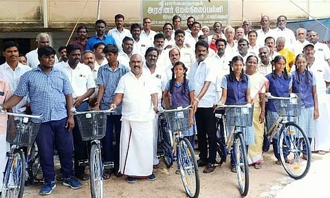 வல்லம் ஒன்றியத்தில் 412 மாணவ-மாணவிகளுக்கு விலையில்லா சைக்கிள் அமைச்சர் செஞ்சி மஸ்தான் வழங்கினார்