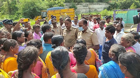 கைதானவரை விடுவிக்கக்கோரி போலீஸ் நிலையத்தை முற்றுகையிட முயற்சி