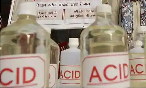 20 மாடுகள் மீது திராவகம் வீசிய கொடூரம்