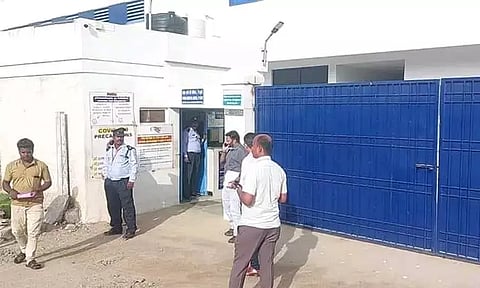 ஆம்பூர் பிரபல ஷூ தொழிற்சாலையில் 3-வது நாளாக வருமான வரித்துறை சோதனை