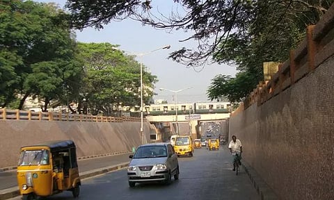 தேங்கும் மழைநீரை வெளியேற்ற நுங்கம்பாக்கம் சுரங்கப்பாதையில் அதிக திறன் கொண்ட மோட்டார் பம்புகள் - வடகிழக்கு பருவமழை முன்னெச்சரிக்கை நடவடிக்கை