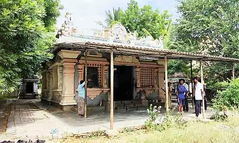 கோவிலின் பூட்டை உடைத்து 10 பவுன் நகைகள் திருட்டு