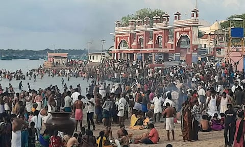 சர்வ அமாவாசையை முன்னிட்டு ராமேசுவரத்தில் குவிந்த பக்தர்கள்