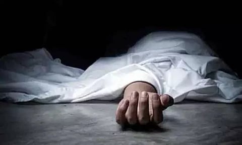 மனைவி இறந்த சோகத்தில் மகள்களுக்கு விஷம் கொடுத்து கொன்றுவிட்டு கணவன் தற்கொலை..!