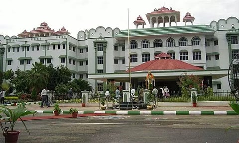 தென்காசி கலெக்டர் அலுவலகம் கட்டுமானப் பணிக்கு இடைக்காலத் தடை - மதுரை ஐகோர்ட்டு உத்தரவு