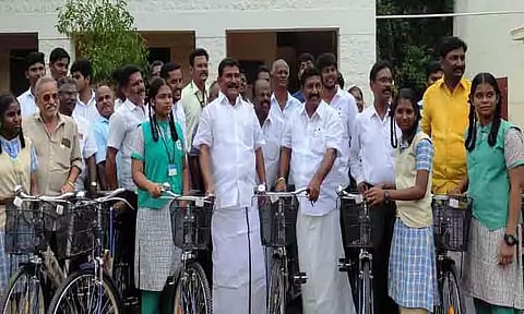 இலவச சைக்கிள்கள் வழங்கும் நிகழ்ச்சி