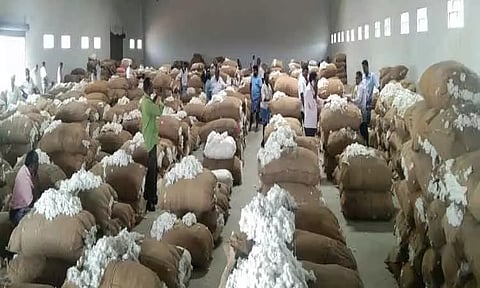 பூதப்பாடி ஒழுங்குமுறை விற்பனை கூடத்தில் ரூ.1½ கோடிக்கு பருத்தி ஏலம்