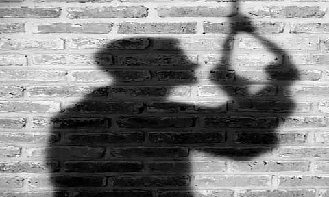 குடிப்பழக்கத்தை மனைவி கண்டித்ததால் தொழில் அதிபர் தற்கொலை