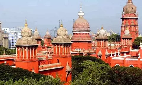 வழக்குப்பதிவு செய்வதற்கு லஞ்சம் கேட்ட காவல் ஆய்வாளர் மீது நடவடிக்கை எடுக்க சென்னை ஐகோர்ட்டு உத்தரவு