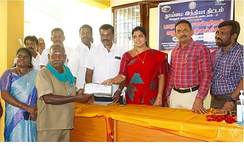 சிறப்பாக பணியாற்றிய தூய்மை பணியாளர்களுக்கு பாராட்டு சான்றிதழ்