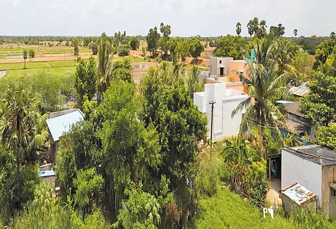 அரசு வழங்கும் வேலையும், பணமும் வேண்டாம், எங்கள் நிலமும், ஊரும் மட்டும் போதும்; பரந்தூர் கிராம மக்கள் போர்க்கொடி