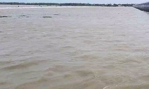 மாயனூர் கதவணையில் இருந்து காவிரி ஆற்றில் 1 லட்சம் கனஅடி தண்ணீர் திறப்பு