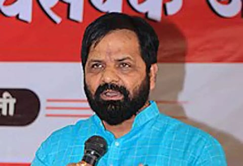 தற்போது நடந்து வரும் ஆட்சி முடியும் வரை அதிருப்தி எம்.எல்.ஏ.க்கள் தகுதி நீக்க வழக்கின் தீர்ப்பு வராது- ஷிண்டே அணி எம்.எல்.ஏ. சர்ச்சை பேச்சு