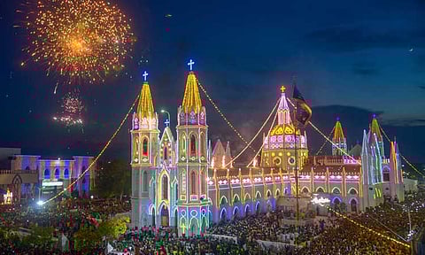 புனித ஆரோக்கிய மாதா பேராலய ஆண்டு திருவிழா கொடியேற்றத்துடன் தொடங்கியது