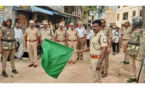 விநாயகர் சதுர்த்தியை முன்னிட்டு போலீசார் கொடி அணிவகுப்பு