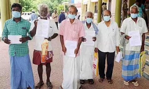 விவசாய நிலங்களுக்கு செல்லும் வண்டிப்பாதையில் ஆக்கிரமிப்பை அகற்றக்கோரி மனு