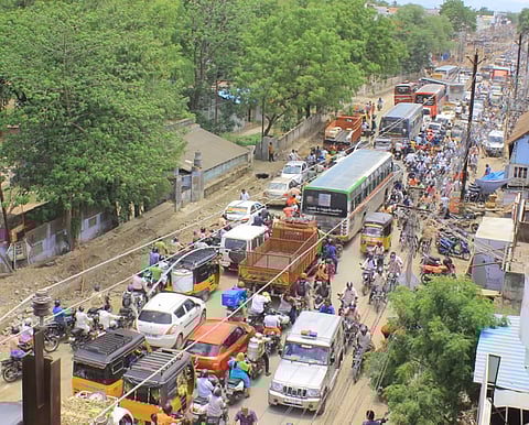 நெல்லையில் போக்குவரத்து நெருக்கடி