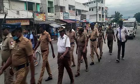 சத்தியில், விநாயகர் சதுர்த்தியையொட்டி போலீசார் கொடி அணிவகுப்பு