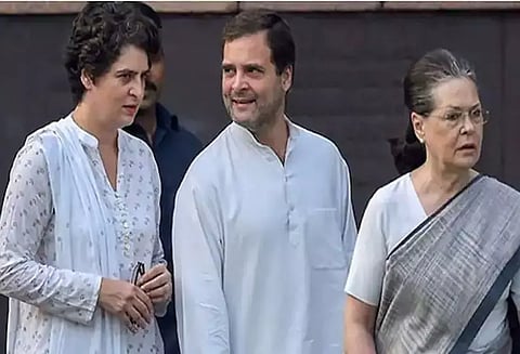 காங்கிரஸ் தலைவர் தேர்தல்: சோனியா காந்தி,ராகுல் காந்தி, பிரியங்கா காந்தி போட்டி இல்லை...!