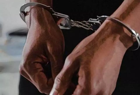 தாக்குர்லியில் கொள்ளை முயற்சியில் ஈடுபட்ட சிறுவர்கள் உள்பட 5 பேர் சிக்கினர்