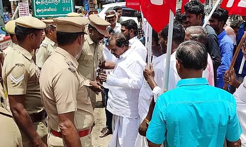 இந்திய கம்யூனிஸ்டு கட்சியினர் போராட்டம்