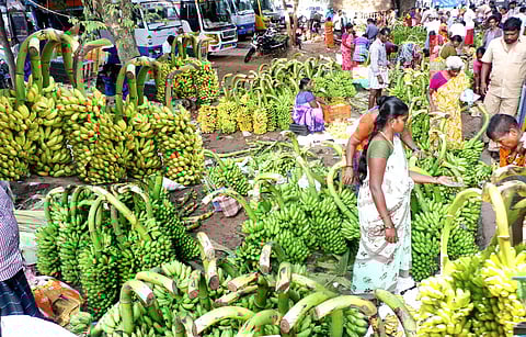 கடலூரில் பூஜை பொருட்கள்வாங்க குவிந்த பொதுமக்கள்