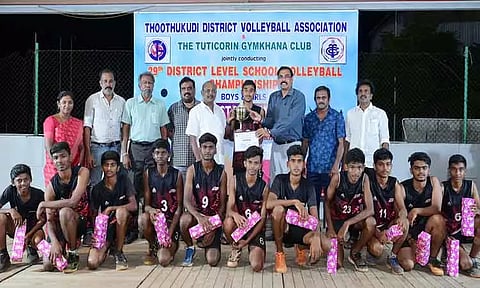 பள்ளிகளுக்கு இடையே கைப்பந்து போட்டி