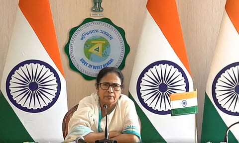 ஆக்கிரமிப்பு நிலமாக இருந்தால் இடித்து தள்ளுங்கள் - மம்தா பானர்ஜி உத்தரவு