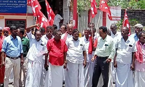 இந்திய கம்யூனிஸ்டு கட்சியினர் போராட்டம்