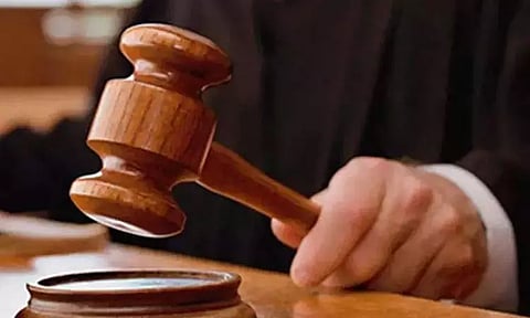 ஆயுர்வேத மருந்துக்கு உரிமம் வழங்க லஞ்சம் வாங்கிய அதிகாரிக்கு 2 ஆண்டு சிறை - சிறப்பு கோர்ட்டு தீர்ப்பு