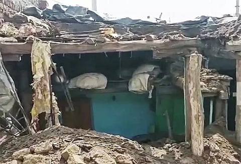 அன்னிக்கேரி தாலுகாவில் கனமழை வீட்டின் சுவர் இடிந்து விழுந்தது